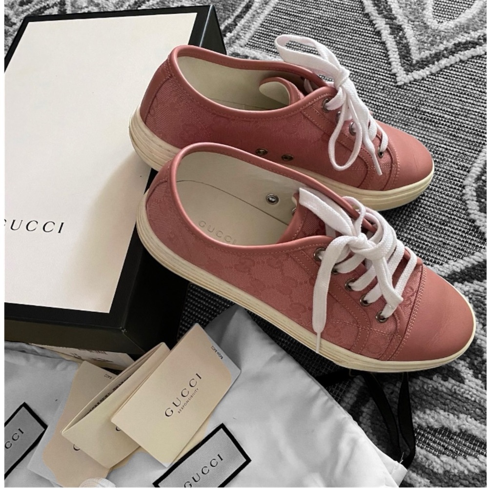 Authentic GUCCI LowTop Sneakers with box and duster bag